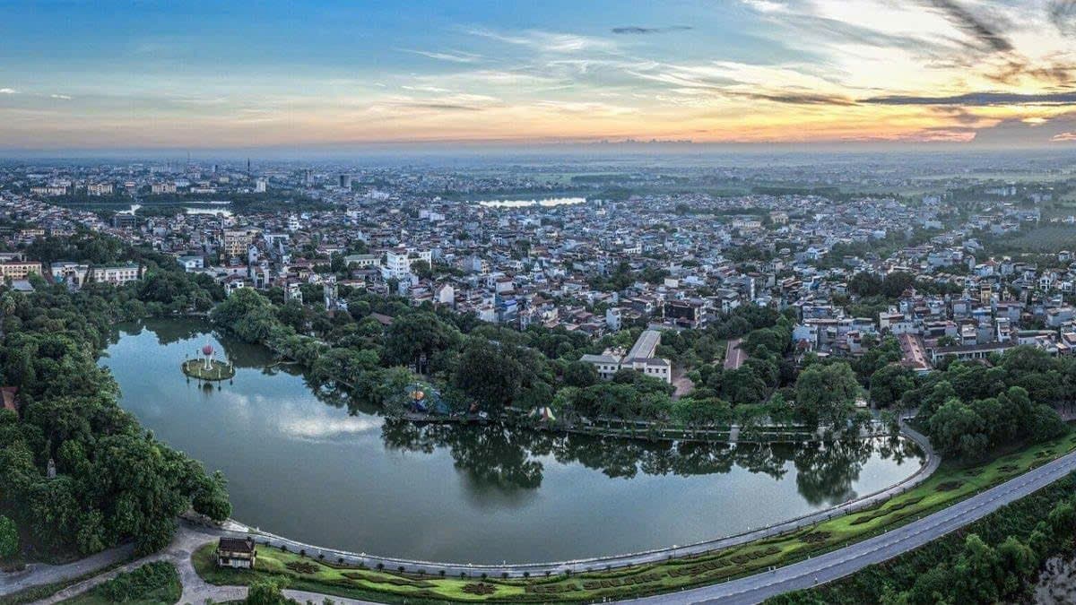 Hồ Bán Nguyệt nhìn từ trên cao