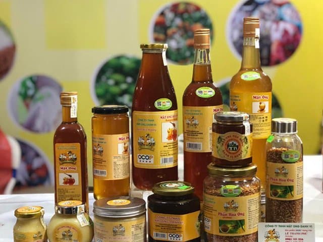 Chai và hũ mật ong Danh Vị