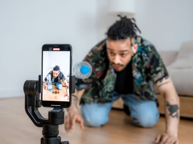 Quay video bằng điện thoại